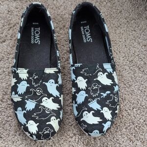 TOMS Women's Black Canvas Slip-Ons with Light Gray & Cream Ghost Print, Sz 8